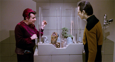 Quite a handy (puppet) pet...