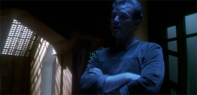 "Boy, the Kazon really go in for mood lighting, don't they?"