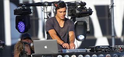 Hey, Mister DJ, put a record on...