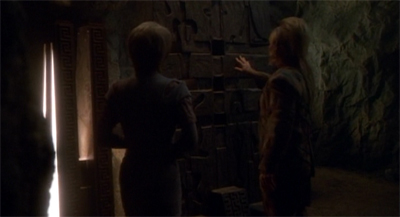 Neelix is the worst museum tourist.