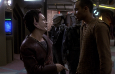 Giving Jake a fair 'earing.